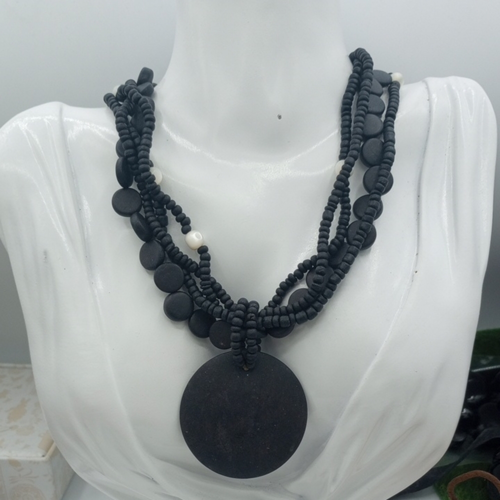 Elegant Black Beaded Necklace 24 Inch N403